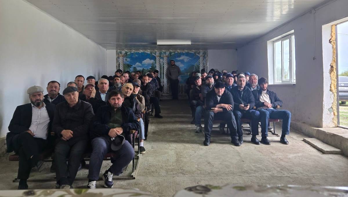 Первый замминистра Хабиб Джанаев встретился с активом Тляратинского района